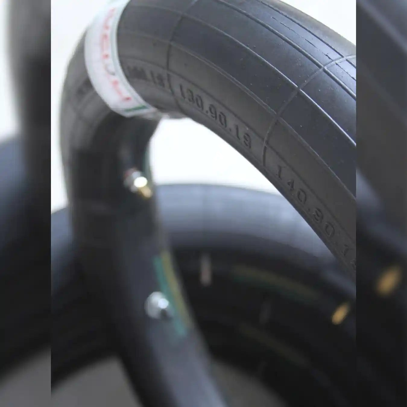 Cámara Para Moto - Lucioli Aro 18 - 7mm Schrader Negro
